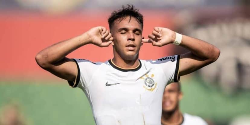 Giovane fazendo a comemoração igual a do Depay (Reprodução: Rodrigo Coca) Giovane fazendo a comemoração igual a do Depay (Reprodução: Rodrigo Coca)