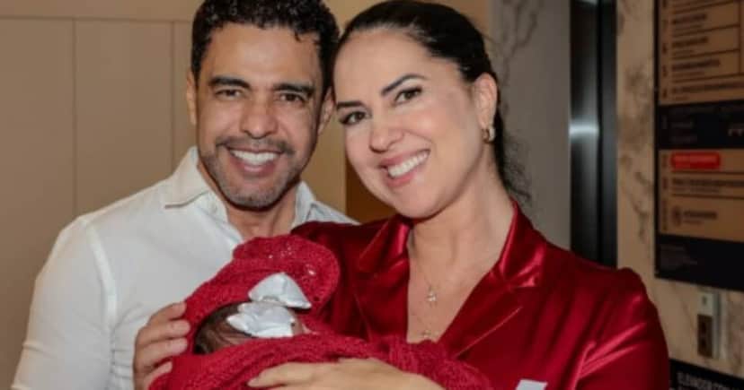 O cantor sertanejo, ao lado de sua mulher e sua filha caçula, Clara (Foto: Internet) O cantor sertanejo, ao lado de sua mulher e sua filha caçula, Clara (Foto: Internet)