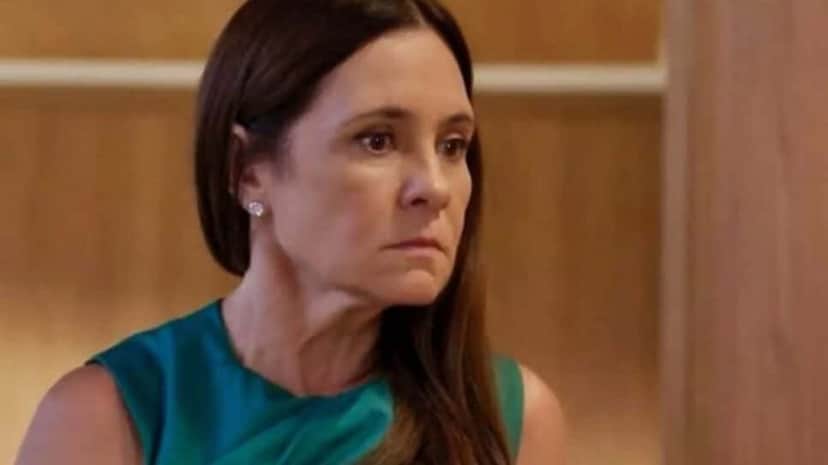 Luma acaba sendo confrontada por Luma diante de rastros deixados até seu quarto Filipa tem pressentimento de coisa ruim (Foto: Reprodução/ TV Globo) Luma acaba sendo confrontada por Luma diante de rastros deixados até seu quarto Filipa tem pressentimento de coisa ruim (Foto: Reprodução/ TV Globo)