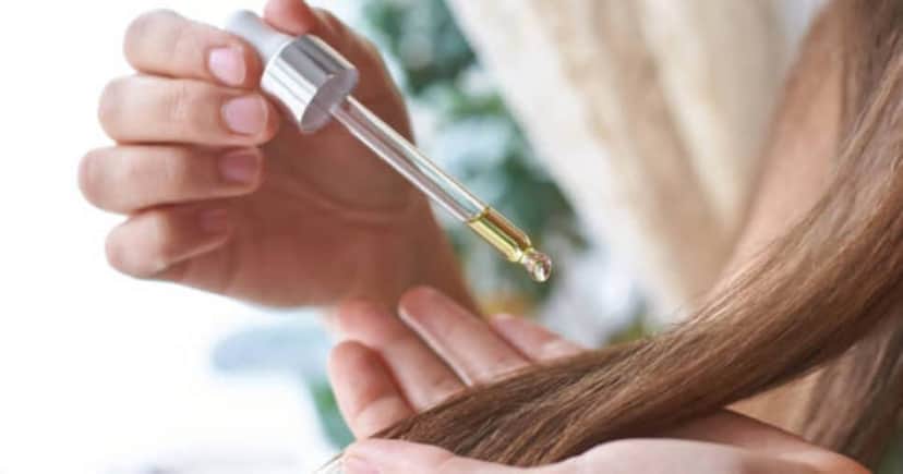 Óleo para hidratadas os fios e acabar com o frizz (Foto: Reprodução/iStock) Óleo para hidratadas os fios e acabar com o frizz (Foto: Reprodução/iStock)
