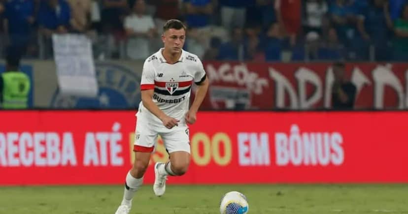 Santiago Longo deixa o São Paulo (Foto Rubens Chiri/Saopaulofc.net ) Santiago Longo deixa o São Paulo (Foto Rubens Chiri/Saopaulofc.net )