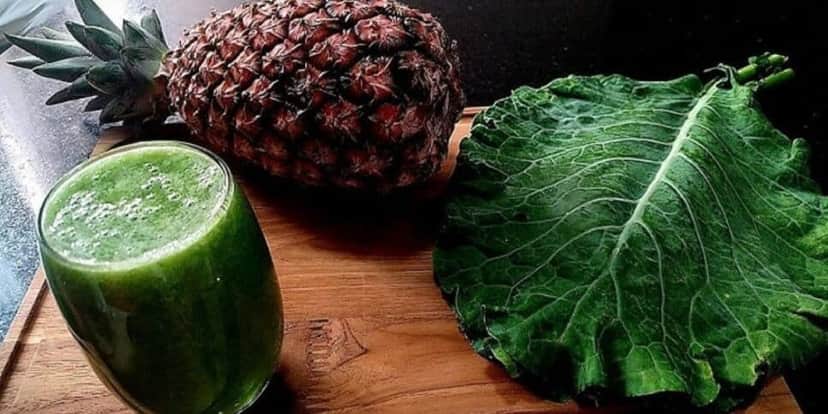 Bebida com couve e abacaxi, para ajudar no emagrecimento (Reprodução: Canva) Bebida com couve e abacaxi, para ajudar no emagrecimento (Reprodução: Canva)