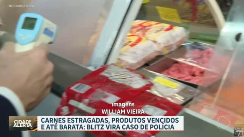 Produtos fora o prazo de validade ou com os dados da validade cortada (Foto: Reprodução/Youtube) Produtos fora o prazo de validade ou com os dados da validade cortada (Foto: Reprodução/Youtube)