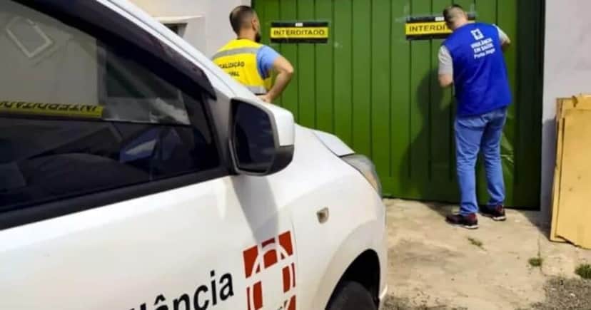 Fábrica Bejuva sendo interditada pela Vigilância Sanitária (Foto Reprodução/Prefeitura de POA) Fábrica Bejuva sendo interditada pela Vigilância Sanitária (Foto Reprodução/Prefeitura de POA)