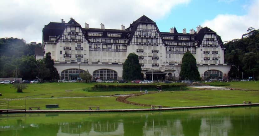Hotel Palácio Quitandinha (Foto: Reprodução/ Internet) Hotel Palácio Quitandinha (Foto: Reprodução/ Internet)