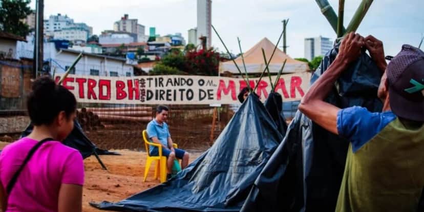 Moradores paralisam obra do metrô (Foto: @experimentafotografia) Moradores paralisam obra do metrô (Foto: @experimentafotografia)