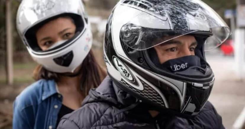 Pessoas em moto Pessoas em moto