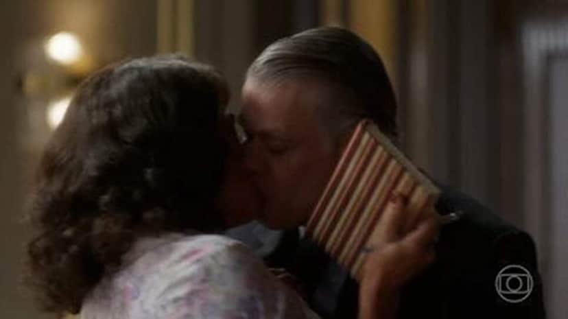 Raimundo descobre que Juliano e Marlene foram amantes (Foto: Reprodução/ TV Globo) Raimundo descobre que Juliano e Marlene foram amantes (Foto: Reprodução/ TV Globo)