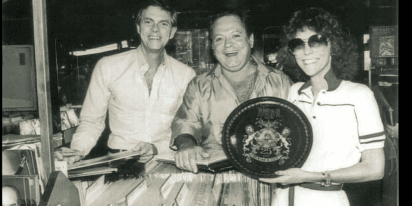 Hélcio Serrano, entre os Carpenters , na Hi-Fi Iguatemi nos anos 80 (Foto Reprodução/Facebok)