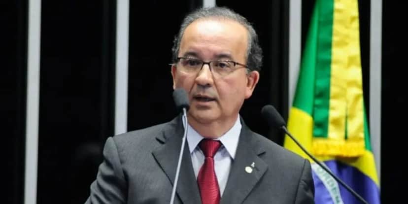 Jorginho Mello vibra com o reajuste do piso regional (Reprodução: Agência Senado) Jorginho Mello vibra com o reajuste do piso regional (Reprodução: Agência Senado)