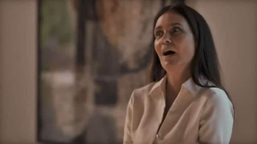 Vilã fica incrédula ao ver nova aliança do empresário com Luma e faz alerta sobre a protagonista (Foto: Reprodução/ TV Globo) Vilã fica incrédula ao ver nova aliança do empresário com Luma e faz alerta sobre a protagonista (Foto: Reprodução/ TV Globo)