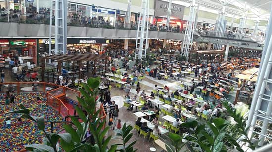 Praça de alimentação do Shopping Dom Pedro (Foto Reprodução/TripAdvisor) Praça de alimentação do Shopping Dom Pedro (Foto Reprodução/TripAdvisor)