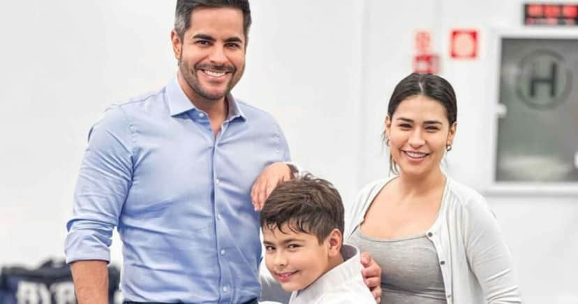 A cantora sertaneja ao lado do marido, Kaká e do herdeiro (Foto: Reprodução/Instagram) A cantora sertaneja ao lado do marido, Kaká e do herdeiro (Foto: Reprodução/Instagram)