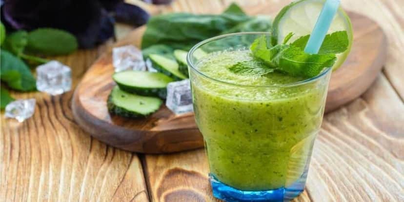 Suco de pepino ajuda a reduzir a gordura localizada (Reprodução: Canva) Suco de pepino ajuda a reduzir a gordura localizada (Reprodução: Canva)