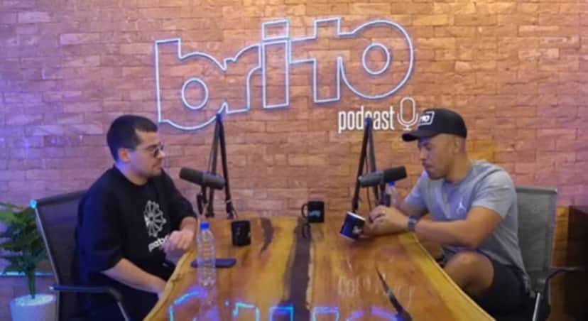 Thiaguinho em entrevista ao Brito Podcast (Foto: Reprodução/ YouTube)