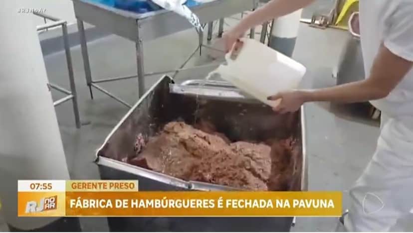 Uma tonelada de alimentos foram descartados (Foto Reprodução/R7) Uma tonelada de alimentos foram descartados (Foto Reprodução/R7)