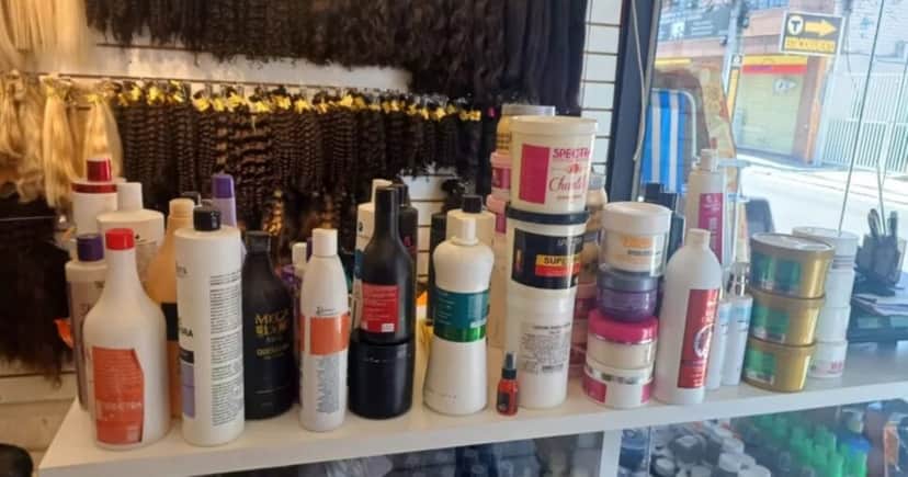 A loja de cosméticos, a qual também comercializava perucas, foi interditada (Foto Reprodução/O DIA) A loja de cosméticos, a qual também comercializava perucas, foi interditada (Foto Reprodução/O DIA)
