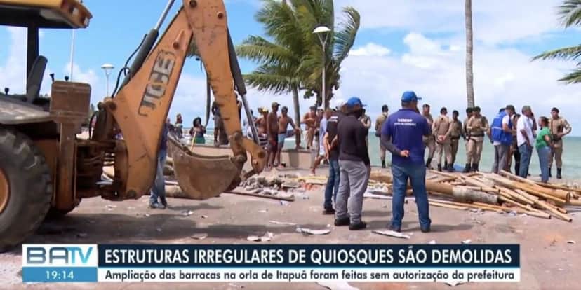 Demolição estrutura irregular de quiosques (Foto: Reprodução/TV Bahia) Demolição estrutura irregular de quiosques (Foto: Reprodução/TV Bahia)