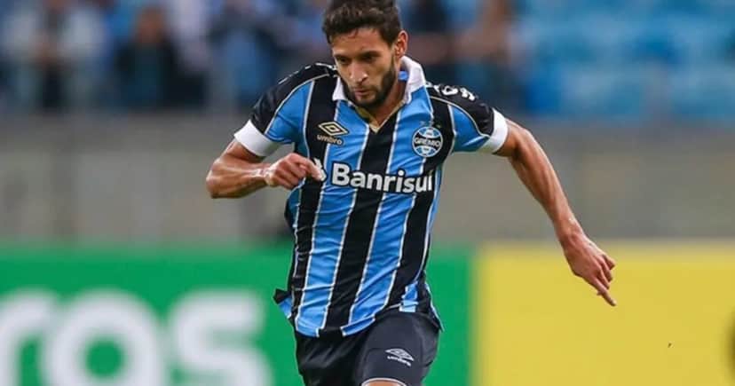 Juninho Capixaba joga por empréstimo no Grêmio - Foto: Internet Juninho Capixaba joga por empréstimo no Grêmio - Foto: Internet