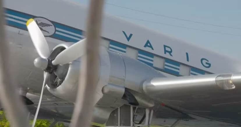 Antigo avião da Varig exibido em Porto Alegre — Foto: Reprodução/RBS TV Antigo avião da Varig exibido em Porto Alegre — Foto: Reprodução/RBS TV