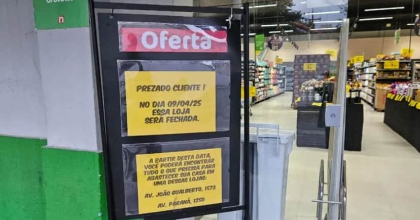 Anúncio de encerramento do Supermercado Nacional, pertencente ao Grupo Carrefour, em Curitiba, PR (Foto Reprodução/Tribuna Paraná) Anúncio de encerramento do Supermercado Nacional, pertencente ao Grupo Carrefour, em Curitiba, PR (Foto Reprodução/Tribuna Paraná)