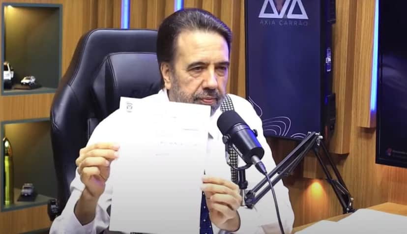 Jorge Lordello expõe documento de interrogatório do caso (Foto: Reprodução/ YouTube/ Snidercast) Jorge Lordello expõe documento de interrogatório do caso (Foto: Reprodução/ YouTube/ Snidercast)