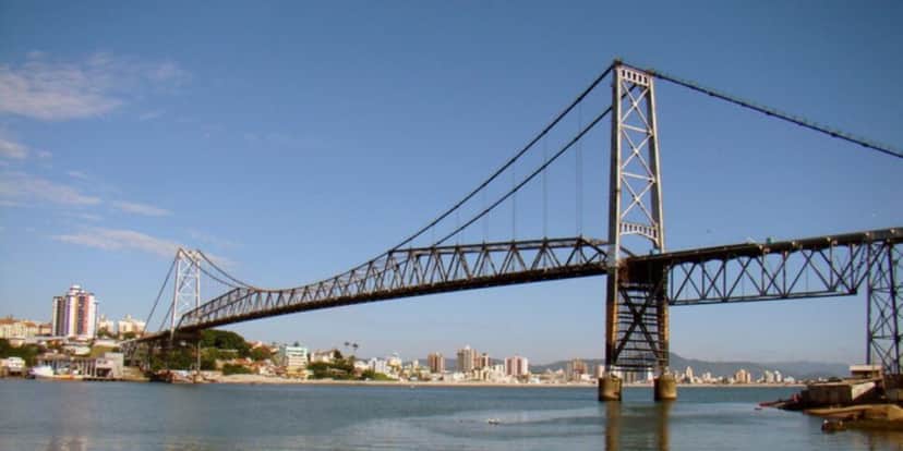 Ponte Hercílio Luz em Florianópolis (Reprodução: Internet) Ponte Hercílio Luz em Florianópolis (Reprodução: Internet)