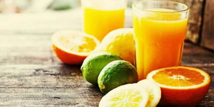 Suco com laranja, limão e melancia para hidratar o cabelo (Reprodução: Internet) Suco com laranja, limão e melancia para hidratar o cabelo (Reprodução: Internet)