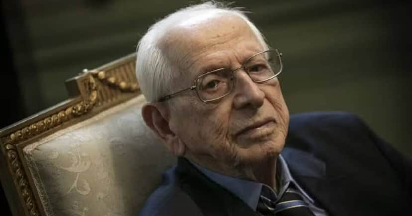 Evanildo Bechara morreu aos 97 anos (Foto: Guito Moreto/Agência O GLOBO) Evanildo Bechara morreu aos 97 anos (Foto: Guito Moreto/Agência O GLOBO)