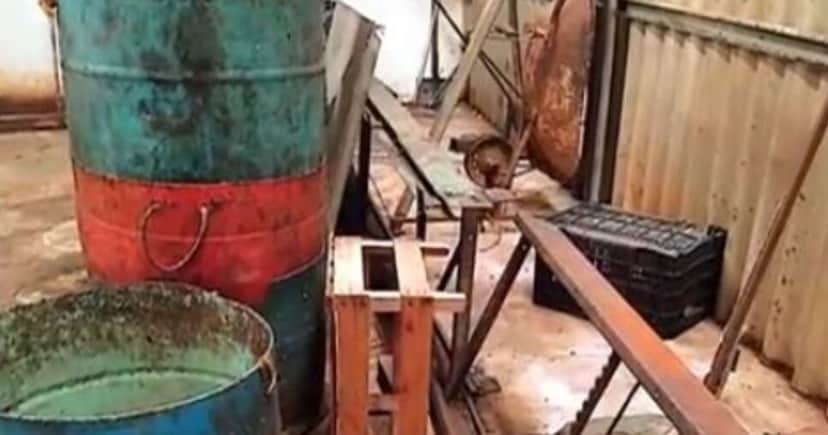 Caixotes e mais instrumentos sujos e enferrujados (Foto Reprodução/Canal Rural) Caixotes e mais instrumentos sujos e enferrujados (Foto Reprodução/Canal Rural)