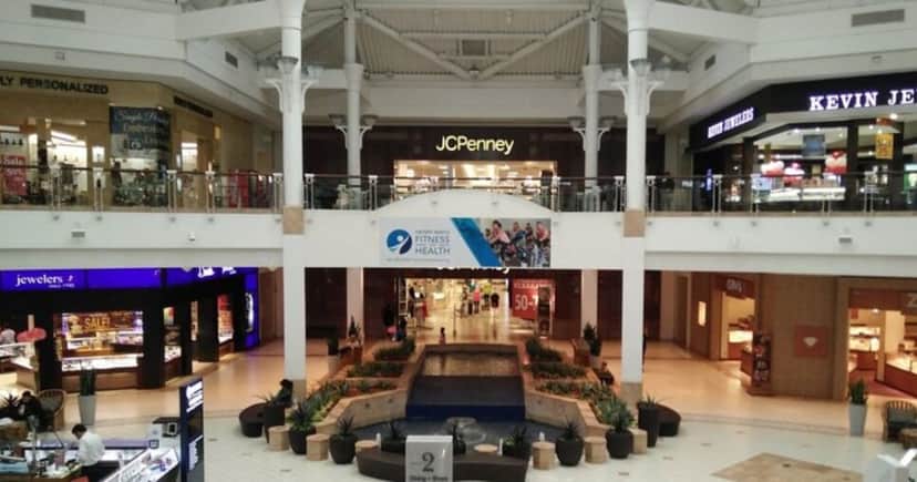 Encerramento de unidades da JC Peney afetou grandes shoppings (Foto Reprodução/TripAdvidor) Encerramento de unidades da JC Peney afetou grandes shoppings (Foto Reprodução/TripAdvidor)