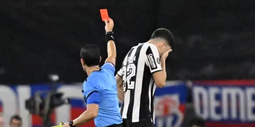 Momento da expulsão de Jair no jogo do botafogo (Reprodução: Paramount+) Momento da expulsão de Jair no jogo do botafogo (Reprodução: Paramount+)