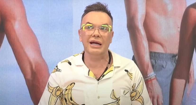 Jornalista defende galã e detona ex-mulheres que tentam destruí-lo sem provas (Foto: Reprodução/ YouTube FC) Jornalista defende galã e detona ex-mulheres que tentam destruí-lo sem provas (Foto: Reprodução/ YouTube FC)