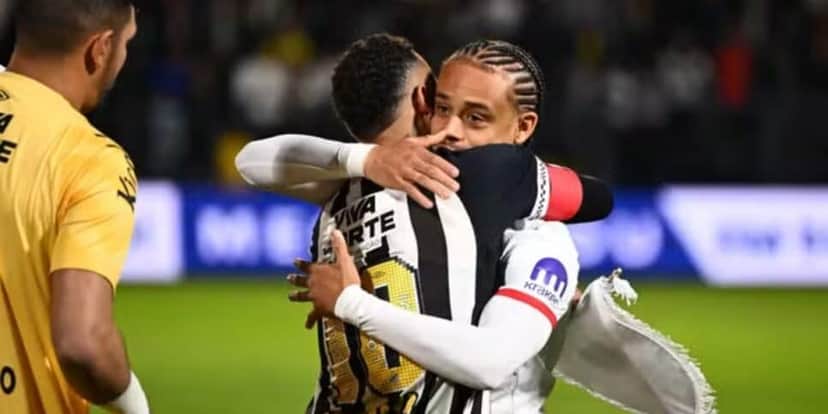 Neymar e Xavi Simons se abraçando (Reprodução: X) Neymar e Xavi Simons se abraçando (Reprodução: X)