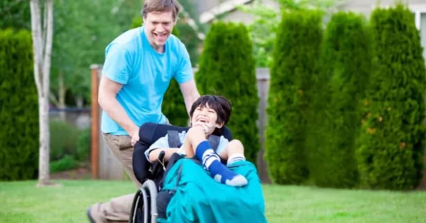Pai com filho com deficiência - (Foto: Internet) Pai com filho com deficiência - (Foto: Internet)