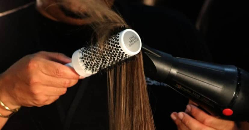 Secador de cabelo e chapinhas podem ser prejudiciais (Foto: Divulgação)