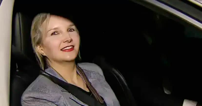 Elize Matsunaga virou motorista (Foto: Reprodução)