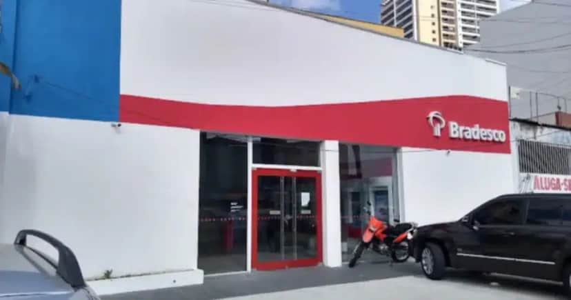 Fachada de agência do Bradesco Fachada de agência do Bradesco
