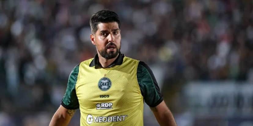 António Oliveira quando estava no Coritiba (Reprodução: Guilherme Griebeler) António Oliveira quando estava no Coritiba (Reprodução: Guilherme Griebeler)