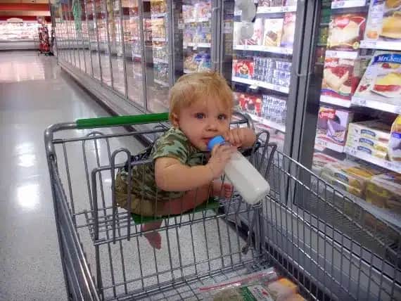 É preciso ter cuidado na hora de comprar produtos no supermercado, ainda mais voltado às crianças (Foto Reprodução/Freepik) É preciso ter cuidado na hora de comprar produtos no supermercado, ainda mais voltado às crianças (Foto Reprodução/Freepik)
