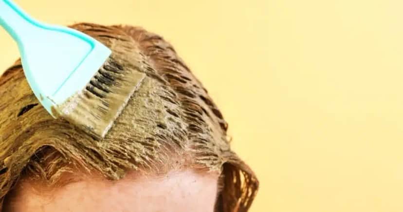 Aplicação de Henna no cabelo - Foto: Internet Aplicação de Henna no cabelo - Foto: Internet