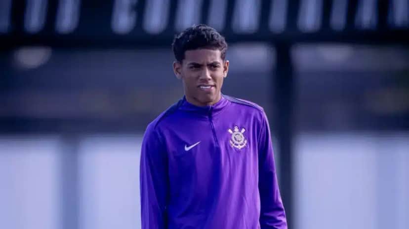 Kauê Furquim, de 16 anos, em treino do Corinthians • Foto: Rodrigo Coca/Agência Corinthians Kauê Furquim, de 16 anos, em treino do Corinthians • Foto: Rodrigo Coca/Agência Corinthians