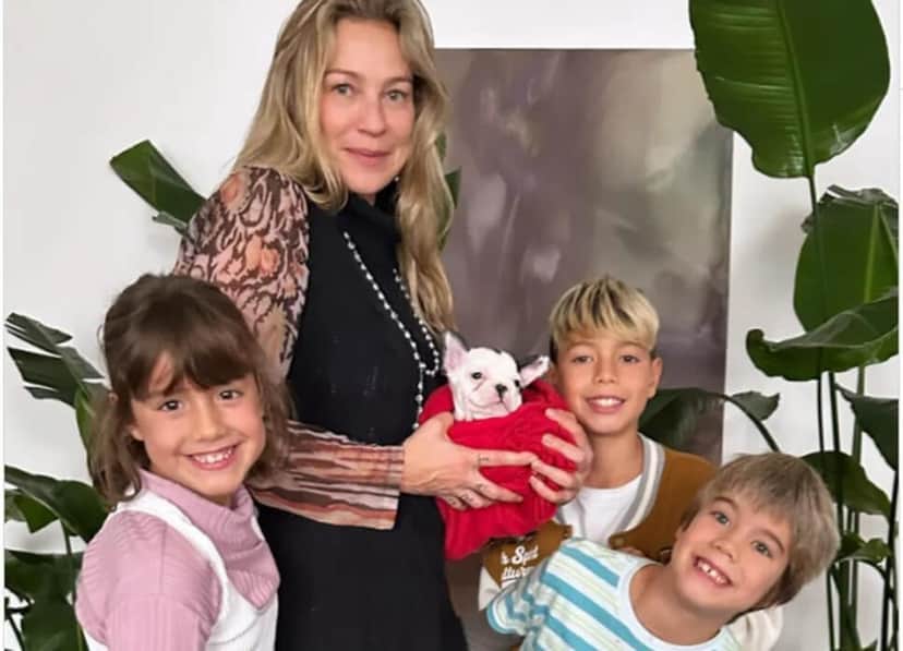 A famosa atriz ao lado de seus três filhos (Foto: Reprodução/Instagram) A famosa atriz ao lado de seus três filhos (Foto: Reprodução/Instagram)