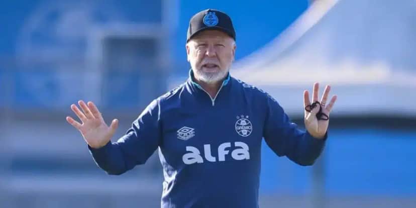 Mano Menezes é o treinador do Grêmio (Reprodução: Lucas Uebel) Mano Menezes é o treinador do Grêmio (Reprodução: Lucas Uebel)