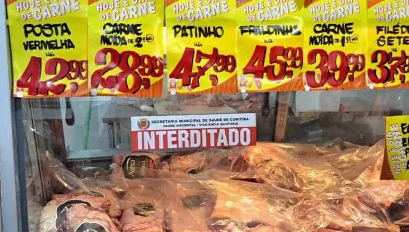 Açougue de supermercado é interditado em Curitiba (Foto Reprodução/PCPR) Açougue de supermercado é interditado em Curitiba (Foto Reprodução/PCPR)