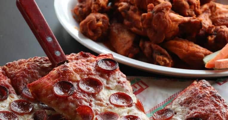 Penora's é conhecida pelas suas pizzas deliciosas e comidas de Pub (Foto Reprodução/Yahoo) Penora's é conhecida pelas suas pizzas deliciosas e comidas de Pub (Foto Reprodução/Yahoo)