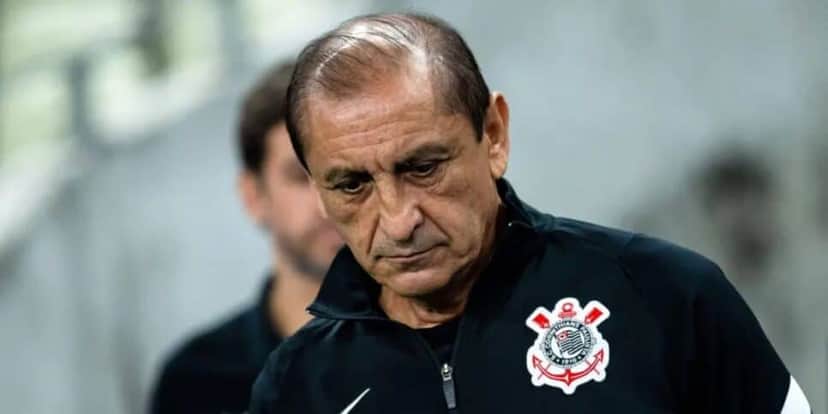 Ramón Díaz demitido do Corinthians em abril (Reprodução: Thiago Gadelha) Ramón Díaz demitido do Corinthians em abril (Reprodução: Thiago Gadelha)