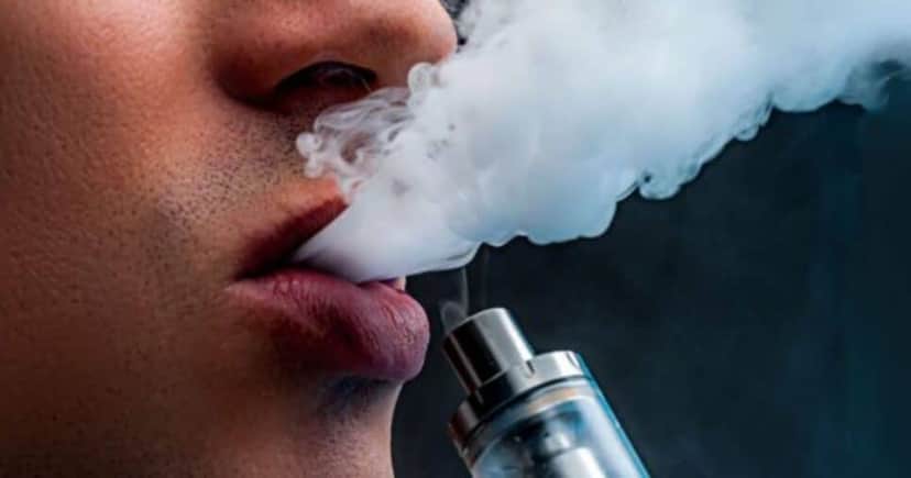 Um dos riscos mais preocupantes do cigarro eletrônico é o de câncer (Foto Reprodução/Internet) Um dos riscos mais preocupantes do cigarro eletrônico é o de câncer (Foto Reprodução/Internet)