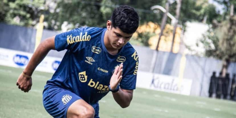 Angel Aguayo treinando pelo Santos (Reprodução: Raul Baretta) Angel Aguayo treinando pelo Santos (Reprodução: Raul Baretta)