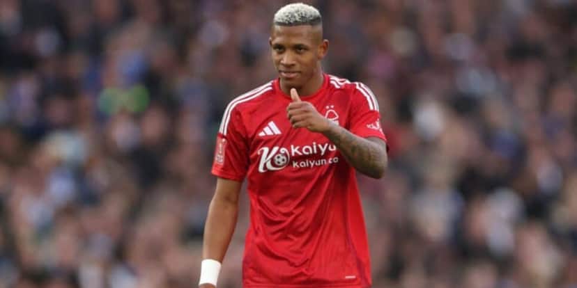 Danilo está no radar do Botafogo e também do Lyon (Reprodução: Alex Pantling) Danilo está no radar do Botafogo e também do Lyon (Reprodução: Alex Pantling)